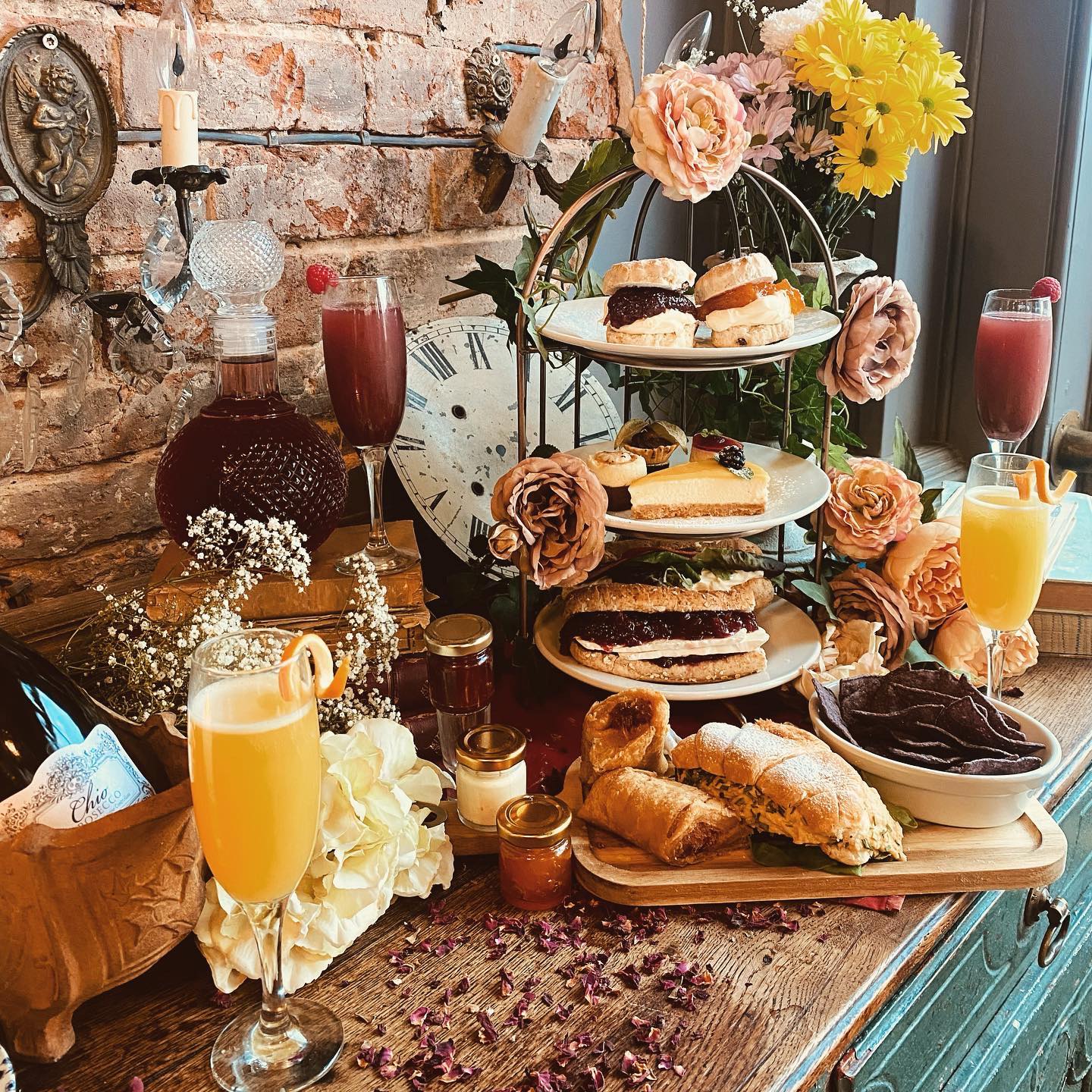 bottomless-brunch-afternoon-tea-the-parisian